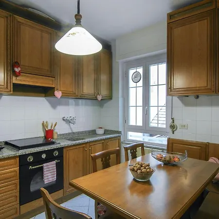 In With Kitchen מונליה