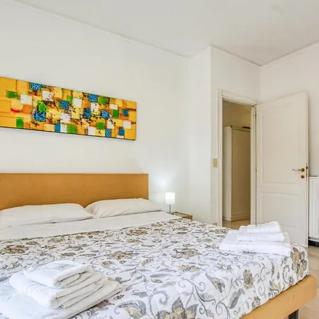 2 Bedroom Awesome In Moneglia